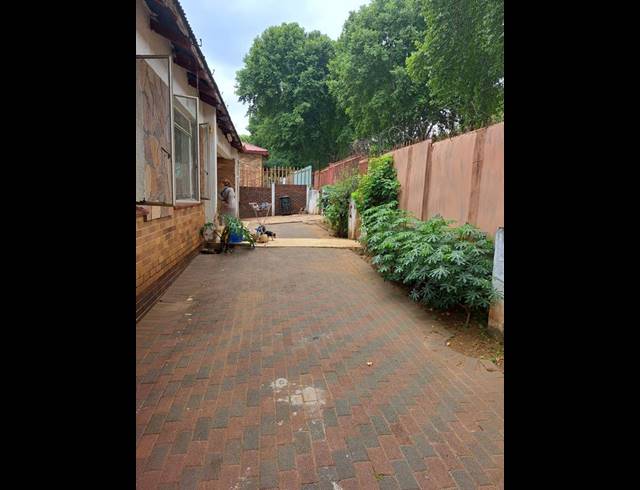 2 BEDROOM PROPERTY TO RENT IN BEZUIDENHOUT VALLEY